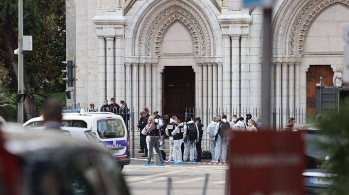 Attentato alla Cattedrale di Nizza, il Papa ai francesi: “Reagire al male con il bene”