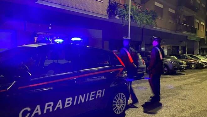 Roma, violano il coprifuoco e tentano un furto su uno scooter: multate tre ragazze