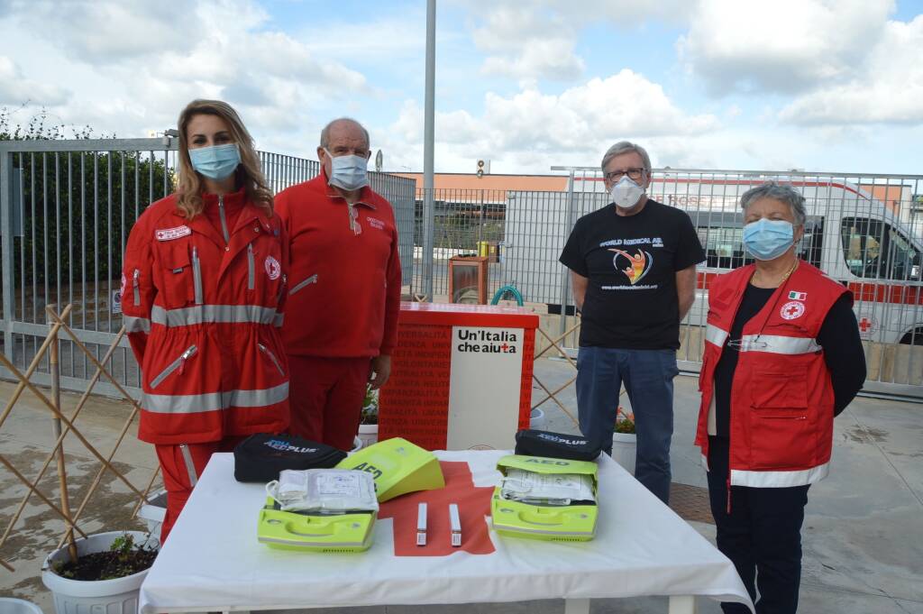 World medical aid onlus dona due defibrillatori alla Cri di Tarquinia