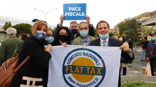 Roma, flash mob della Lega all&#8217;Agenzia delle Entrate, Salvini: &#8220;Pace fiscale subito&#8221;