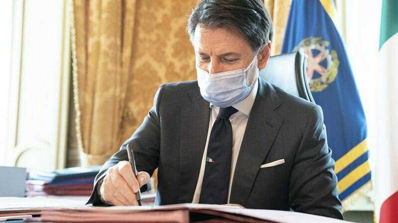 Conte a Palazzo Chigi annuncia le dimissioni: “Ringrazio ogni singolo ministro”