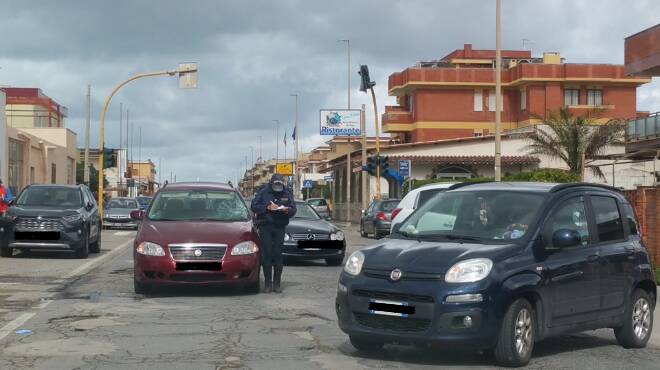 Incidente ad Ardea, ciclista travolto da un’auto sul lungomare: interviene l’eliambulanza