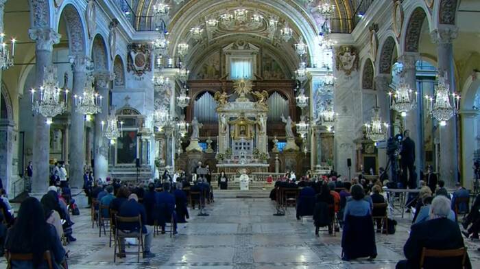 Roma città della pace, il Papa: “Solo l’uomo che si fa carico degli altri salva se stesso”