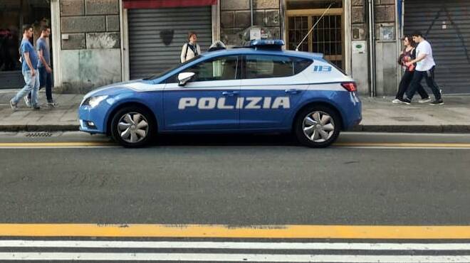 Roma, dopo un rapporto sessuale lo aggrediscono con un nunchaku e lo rapinano