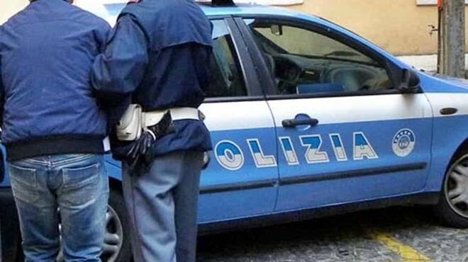 Roma, 46enne sorpreso a masturbarsi davanti a un liceo: bloccato e arrestato