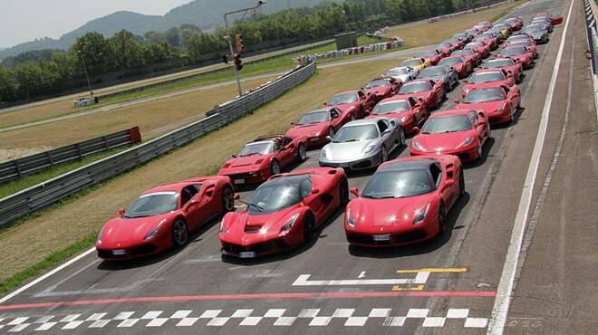 Fiumicino, al Da Vinci Village arriva il raduno Ferrari più grande d’Italia