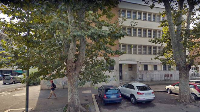 Scuola Garrone, la preside non è “positiva”, alunni e un insegnante sì: scatta l’isolamento