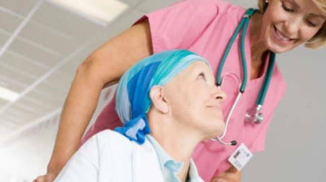 Anche a Fiumicino arriva il “bonus parrucca” per le pazienti oncologiche