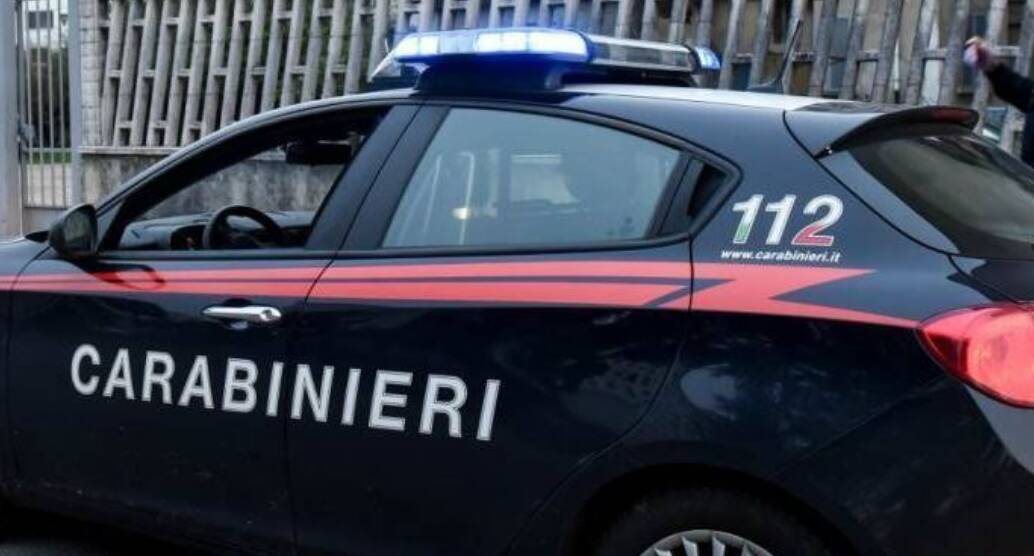 Cerveteri, aggredisce il padre e minaccia con un coltello i carabinieri: arrestato