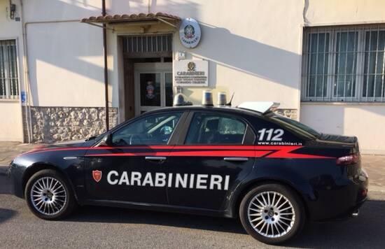 Rubano 141 euro di alcolici in un supermercato di Formia: denunciati