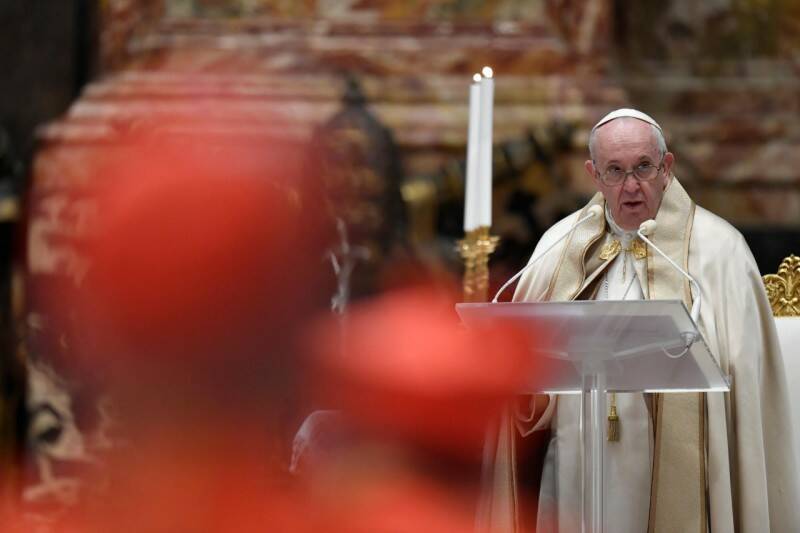 Sinodo, benedizione ai gay e donne prete: il Papa risponde ai Dubia dei cardinali