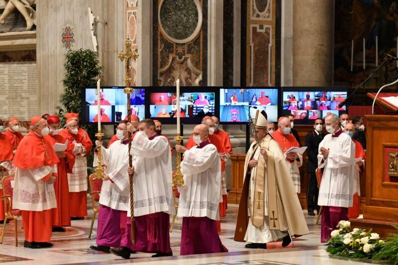 Il Papa ai nuovi cardinali: “Non usate Dio per l’autopromozione, siate pastori non eminenze”
