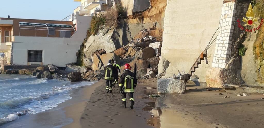 Crolla la falesia: sfiorato il dramma ad Anzio