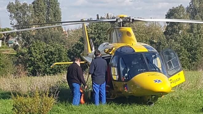 Ardea, bimbo di 5 mesi cade dal fasciatoio: trasportato in eliambulanza al Bambin Gesù