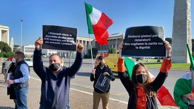 All’Eur il flash mob della Lega contro il Dpcm e a sostegno di ristoratori e palestre