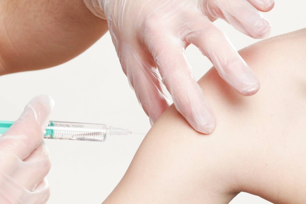Vaccino anti-Covid Astrazeneca: sale al 90% l’efficacia della seconda somministrazione