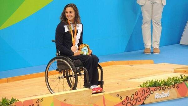 Giulia Ghiretti ambasciatrice paralimpica: “Fiera di questo ruolo. Il nuoto mi fa sentire libera”