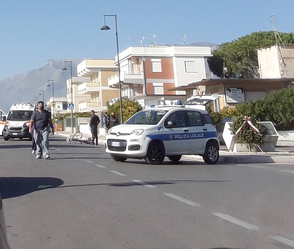 Incidente sul lungomare di Marina di Minturno: ferita una ciclista