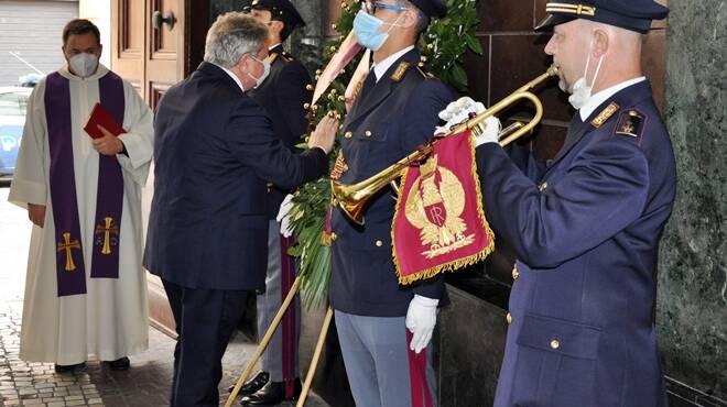 Roma, depositata corona di alloro alla lapide dei caduti della Polizia di Stato