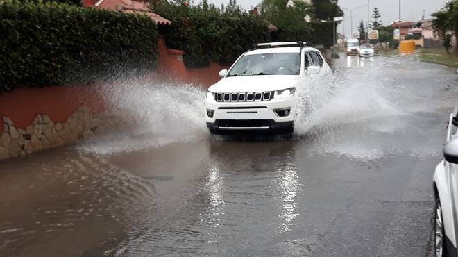 Bomba d’acqua ad Ardea: mezz’ora di pioggia e la città si allaga