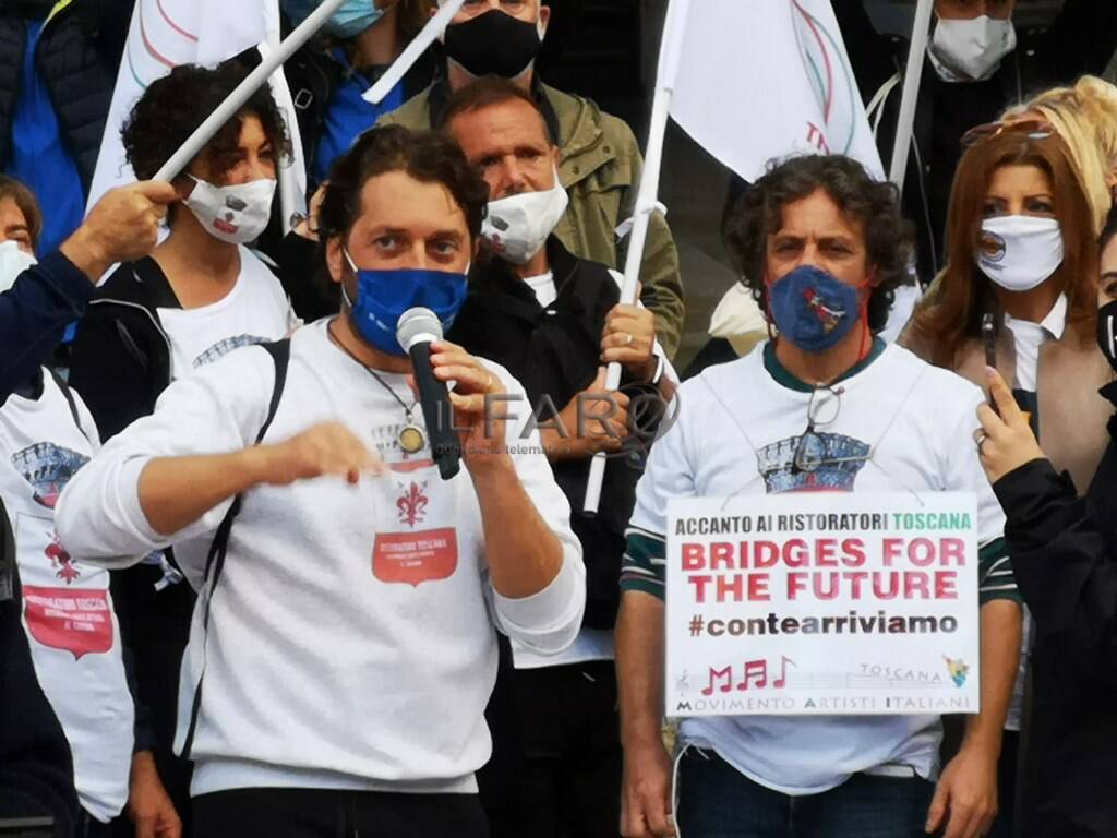 Ristoratori, da Firenze a Roma a piedi per protesta: la marcia degli &#8220;inessenziali&#8221; contro i Dpcm