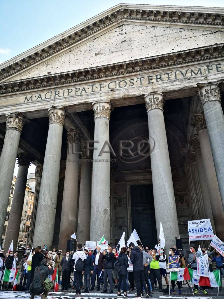 Ristoratori, da Firenze a Roma a piedi per protesta: la marcia degli &#8220;inessenziali&#8221; contro i Dpcm