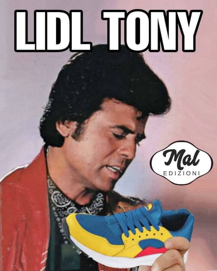 Tutti matti per le scarpe della Lidl e sui social esplode l&#8217;ironia: ecco i meme più divertenti