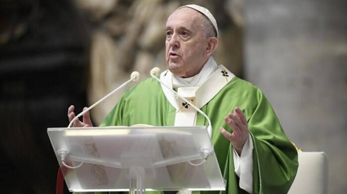 Povertà, il grido del Papa: “Un fiume che sembra travolgerci, basta indifferenza verso chi ha bisogno”