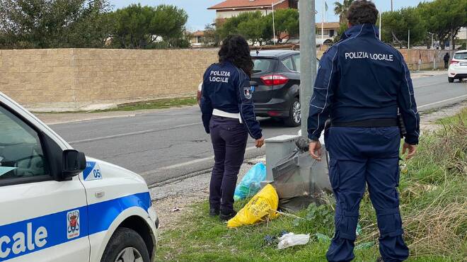 Polizia Locale Ardea buche rifiuti