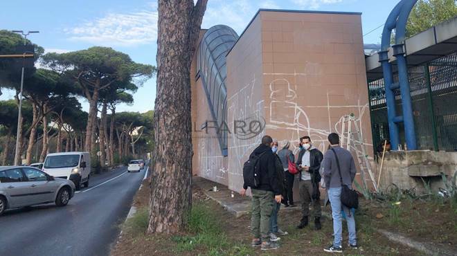 La stazione di Lido Nord si tinge di… street art: al via i lavori del murales che “racconta” Ostia