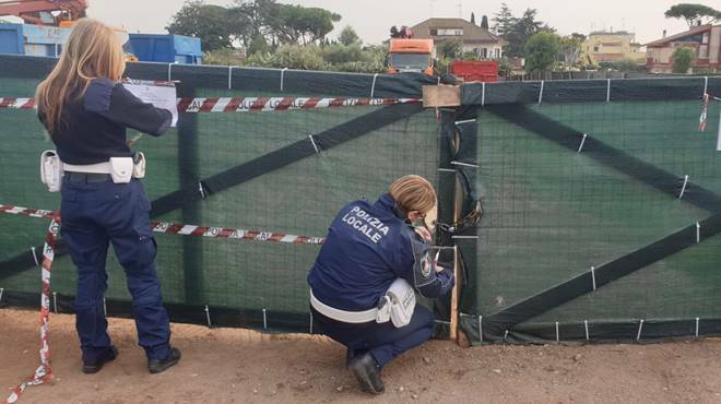 Ardea, sequestrata una discarica abusiva da 1000 metri quadri: nei guai un’azienda di Nettuno