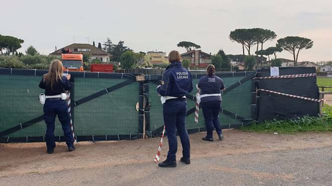 Ardea, sequestrata una discarica abusiva da 1000 metri quadri: nei guai un’azienda di Nettuno