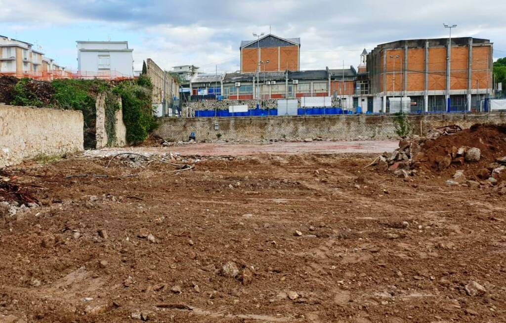 Gaeta, impianto sportivo polivalente in Via Venezia: demolita la vecchia struttura