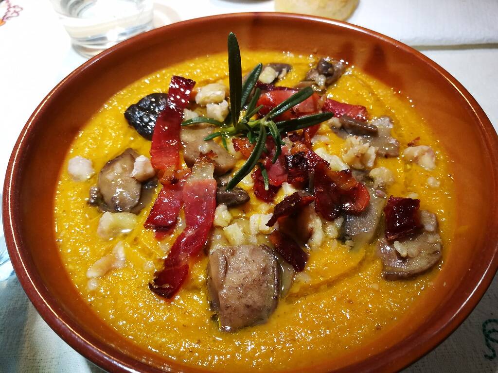 Profumo di fine autunno con la Zuppa di Castagne, Zucca e Funghi