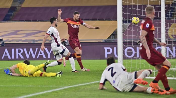 Roma-Cagliari finisce 3-2: i giallorossi chiudono il 2020 al terzo posto