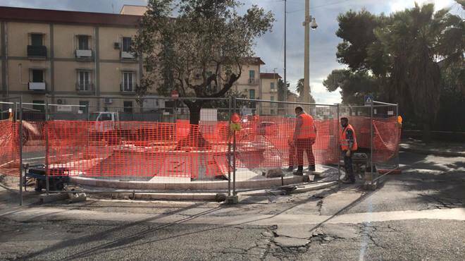 Cantieri aperti: in corso i lavori per la riqualificazione della rotatoria di Anzio Colonia