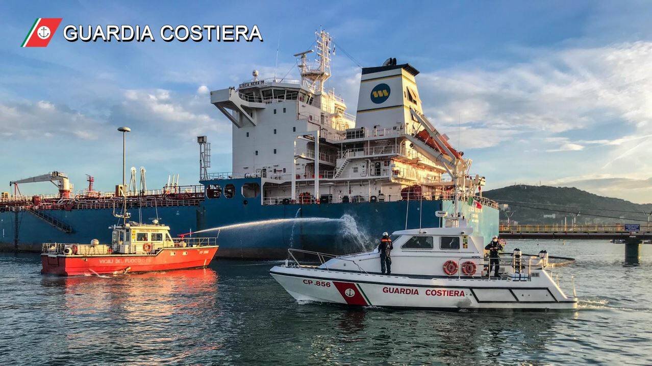 Allarme bomba e incendio sulla nave: l’esercitazione della Capitaneria di Gaeta