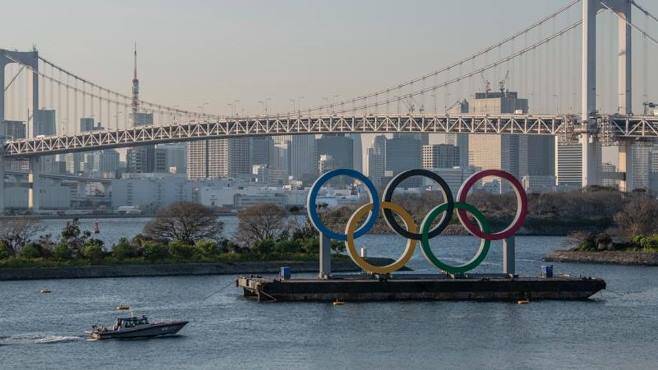 Olimpiadi, i Cinque Cerchi tornano a splendere nella baia di Tokyo