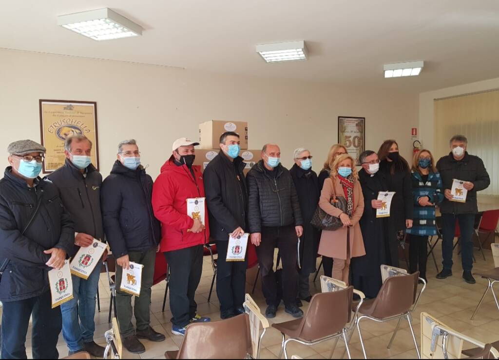 Il Lions Club di Tarquinia dona 100 pacchi alimentari alle parrocchie