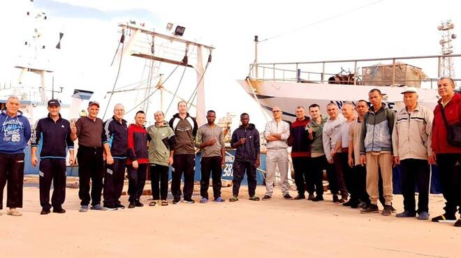 Libia, liberati i pescatori di Mazara del Vallo prigionieri a Bengasi