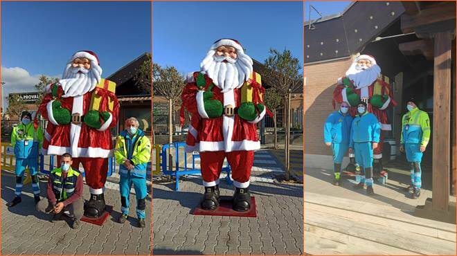 Misericordia: un Babbo Natale di oltre tre metri per offrire i doni ai bambini