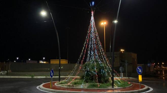 Natale a Fiumicino, arriva un albero di luci sul lungomare della Salute