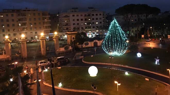 Roma, all’ospedale San Camillo-Forlanini si accende l’albero di Natale della solidarietà