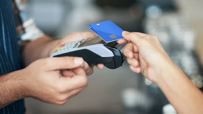 Al via “Cashback Italia”: come funziona e come chiedere i rimborsi per i pagamenti con Pos