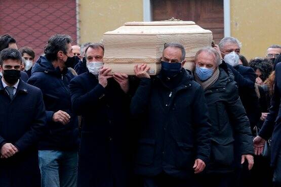 Funerali Paolo Rossi, commozione a Vicenza. Cabrini: “Un fratello, non ti lascio andare..”