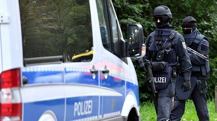 Germania, spari contro i poliziotti che controllano il traffico: morti due agenti