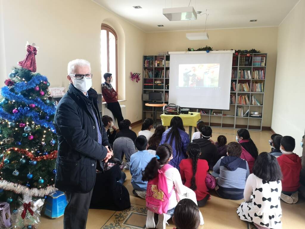 Tombolata di Natale dei ragazzi del centro diurno con Sindaco e Assessore di Fondi