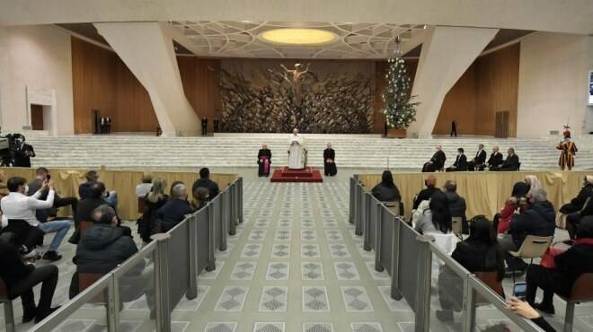 La crisi colpisce anche il Vaticano ma il Papa rassicura i dipendenti: “Nessuno sarà licenziato”