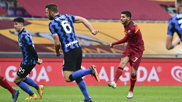La Roma riacciuffa l’Inter nel finale: all’Olimpico finisce 2-2