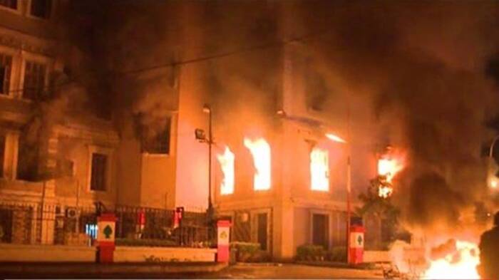 Covid-19. Niente aiuti dallo Stato, a Tripoli esplode la rivolta: Municipio dato alle fiamme